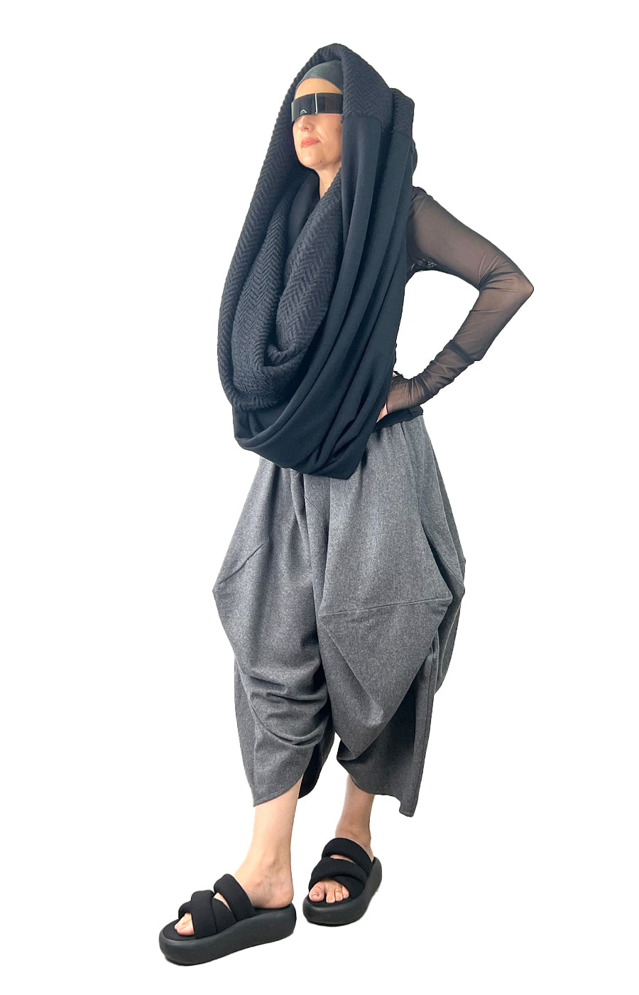 OUROBOROS LOOP SHAWL BLACK