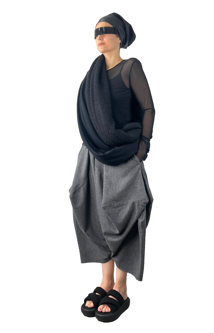 OUROBOROS LOOP SHAWL BLACK