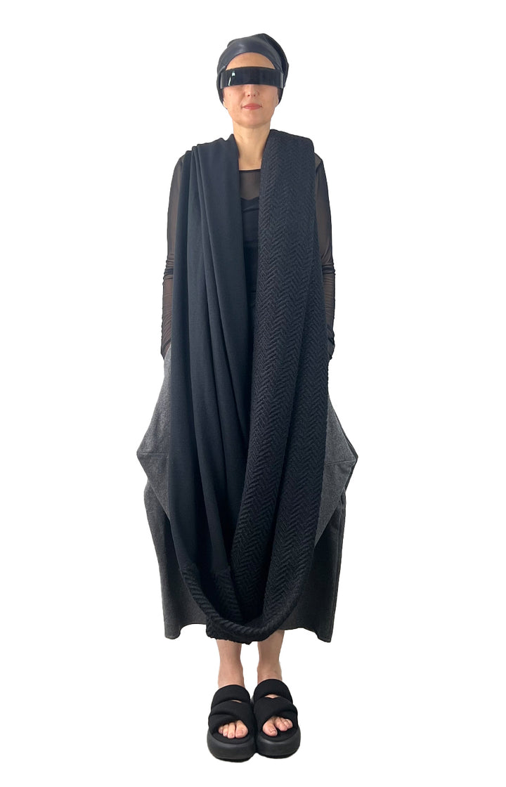 OUROBOROS LOOP SHAWL BLACK