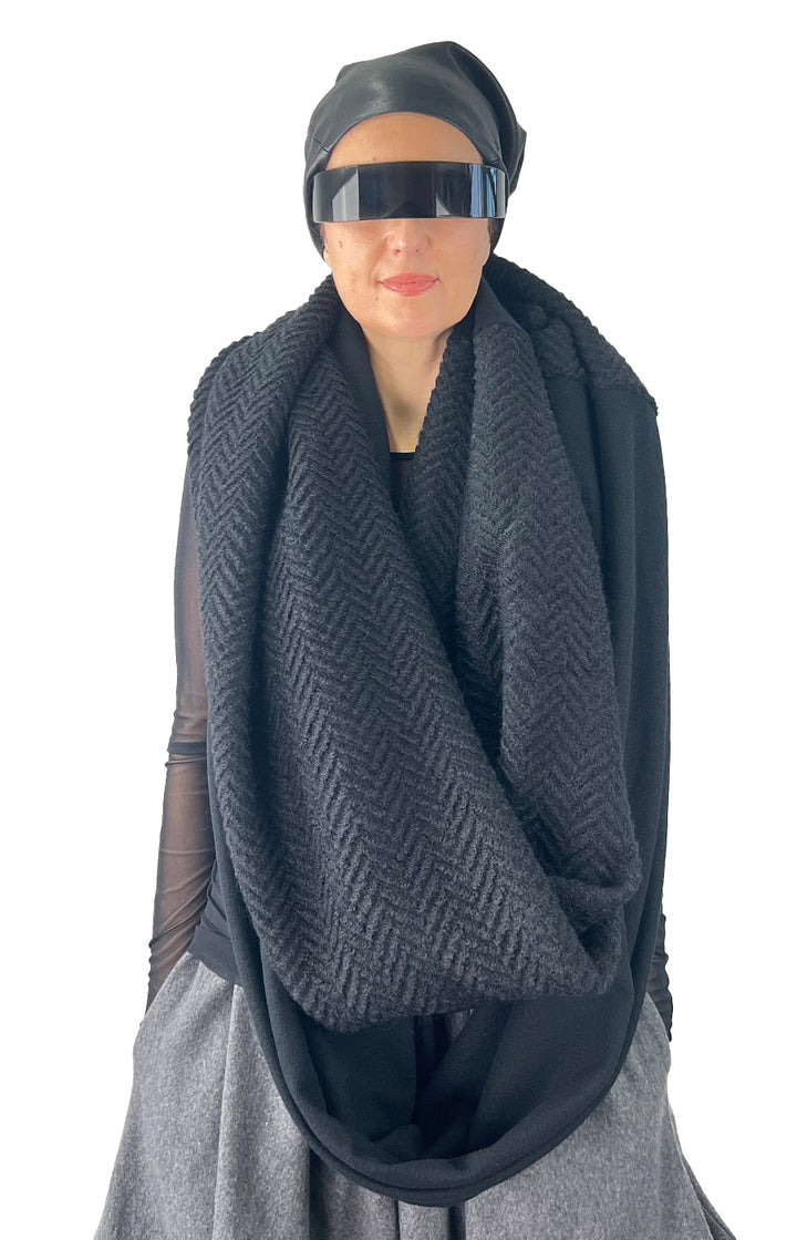 OUROBOROS LOOP SHAWL BLACK