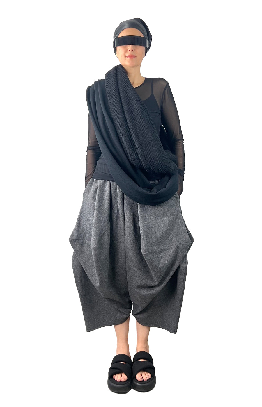 OUROBOROS LOOP SHAWL BLACK