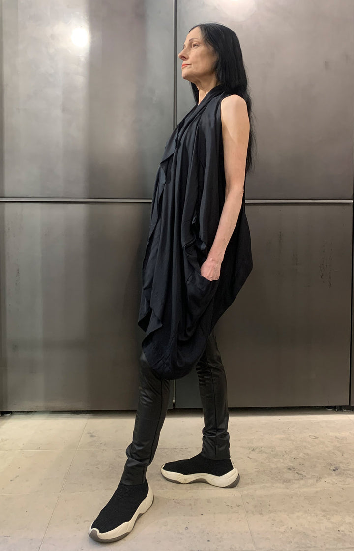 CASCADE VEST BLACK