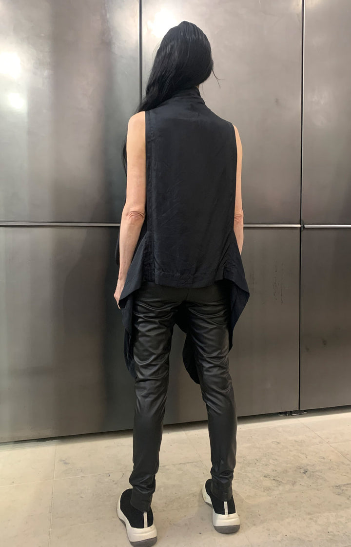 CASCADE VEST BLACK