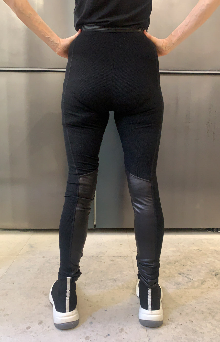 TRAVEL LEGGING